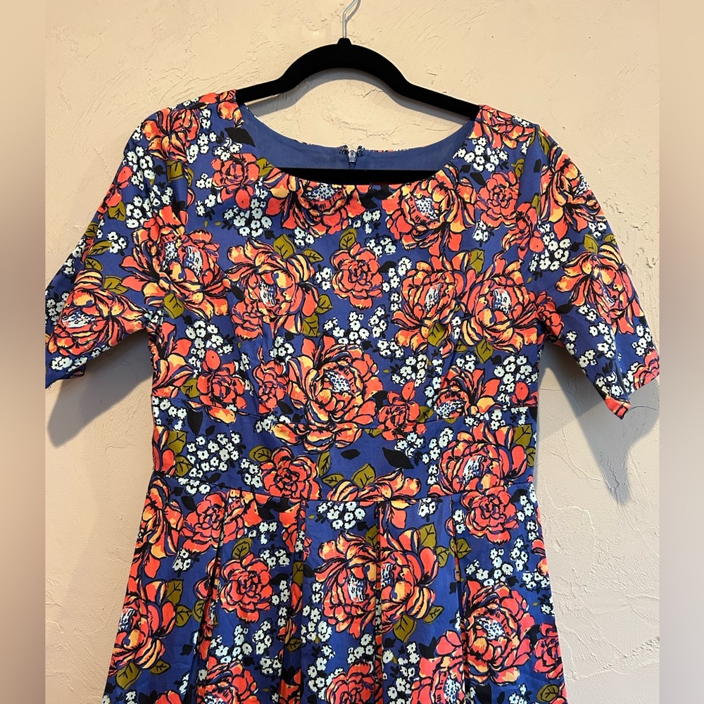 Beautiful floral dress - Picture 3 of 9